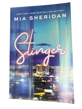 3/$20 Stinger by Mia Sheridan - paperback novel book - contemp. Romance